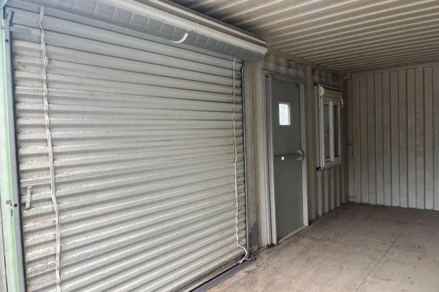 Contenedor marítimo 20 pies modificado para oficina
