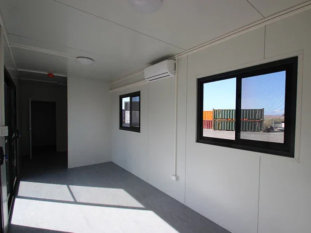 Oficina en contenedor de 40 pies equipada