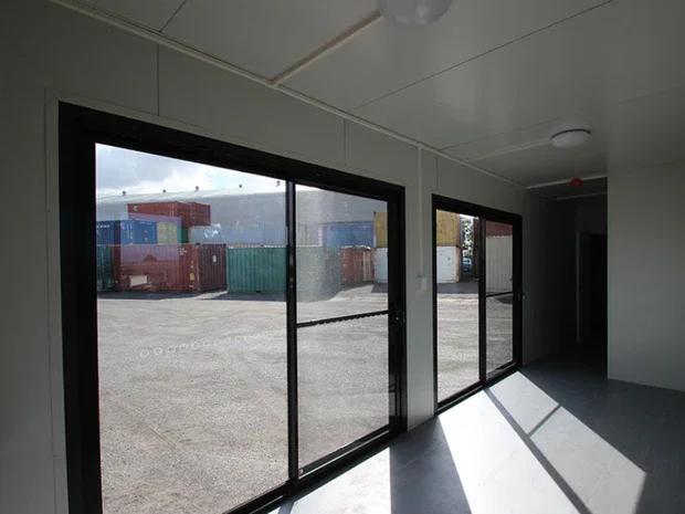 Oficina en contenedor de 40 pies equipada