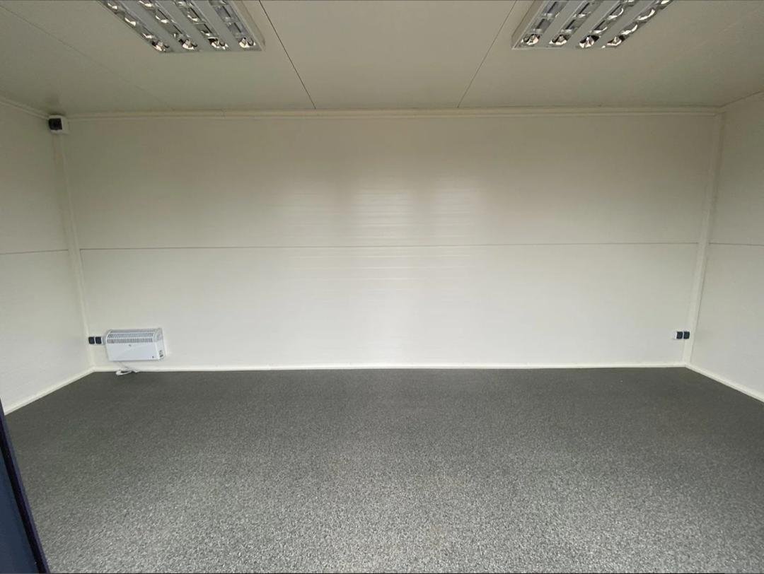 Contenedor comercial "Linz" — efecto madera