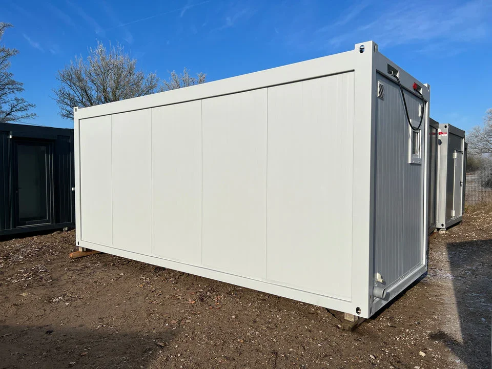 Módulo sanitario 6x2,44 m con 5 WC