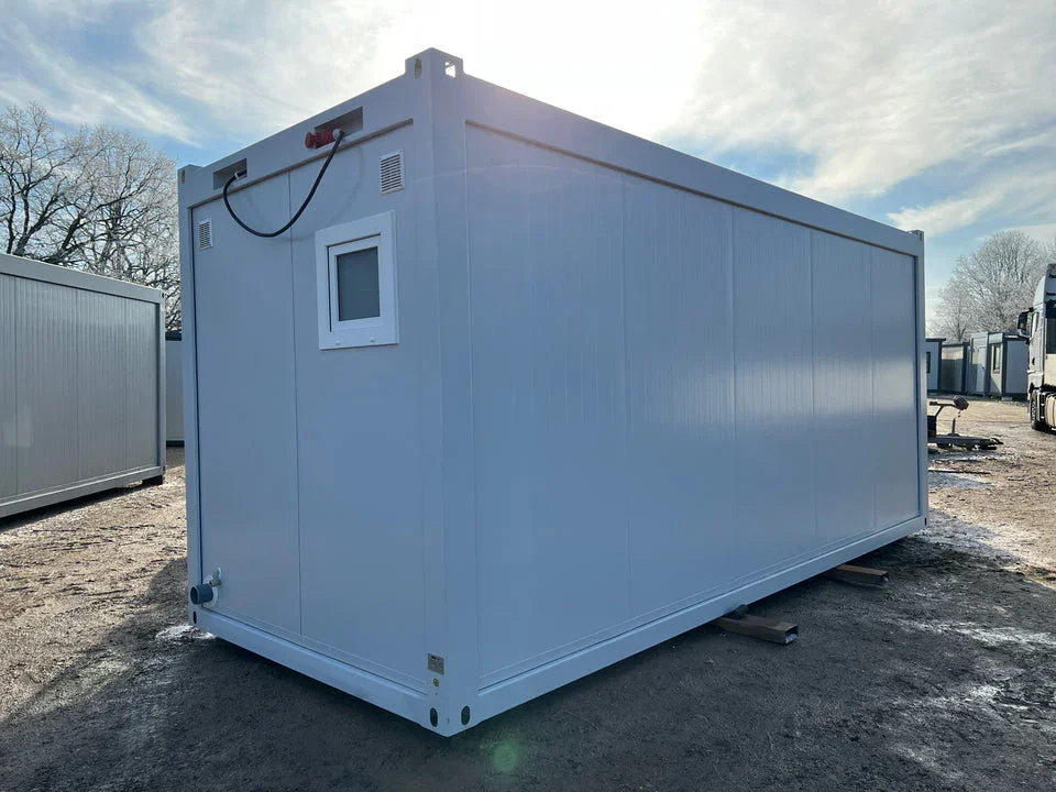 Módulo sanitario 6x2,44 m con 5 WC