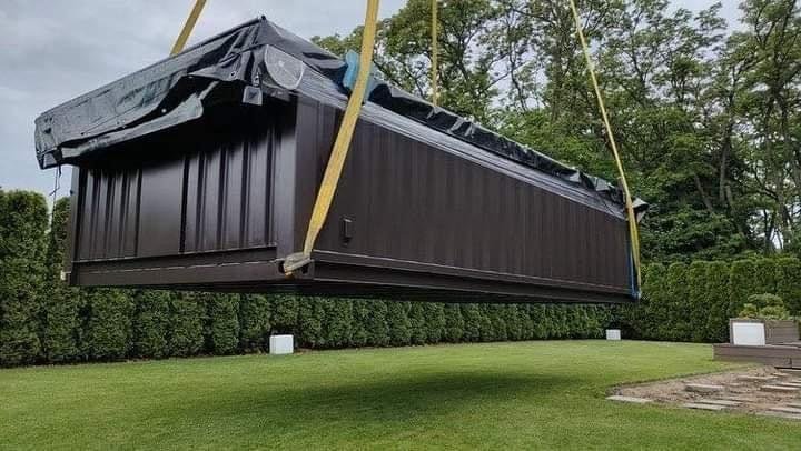 Piscina contenedor de 20 pies con terraza y nevera integrada